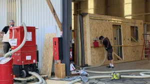 isolation par insufflation de paille hachée chez Fourcade Construction Bois